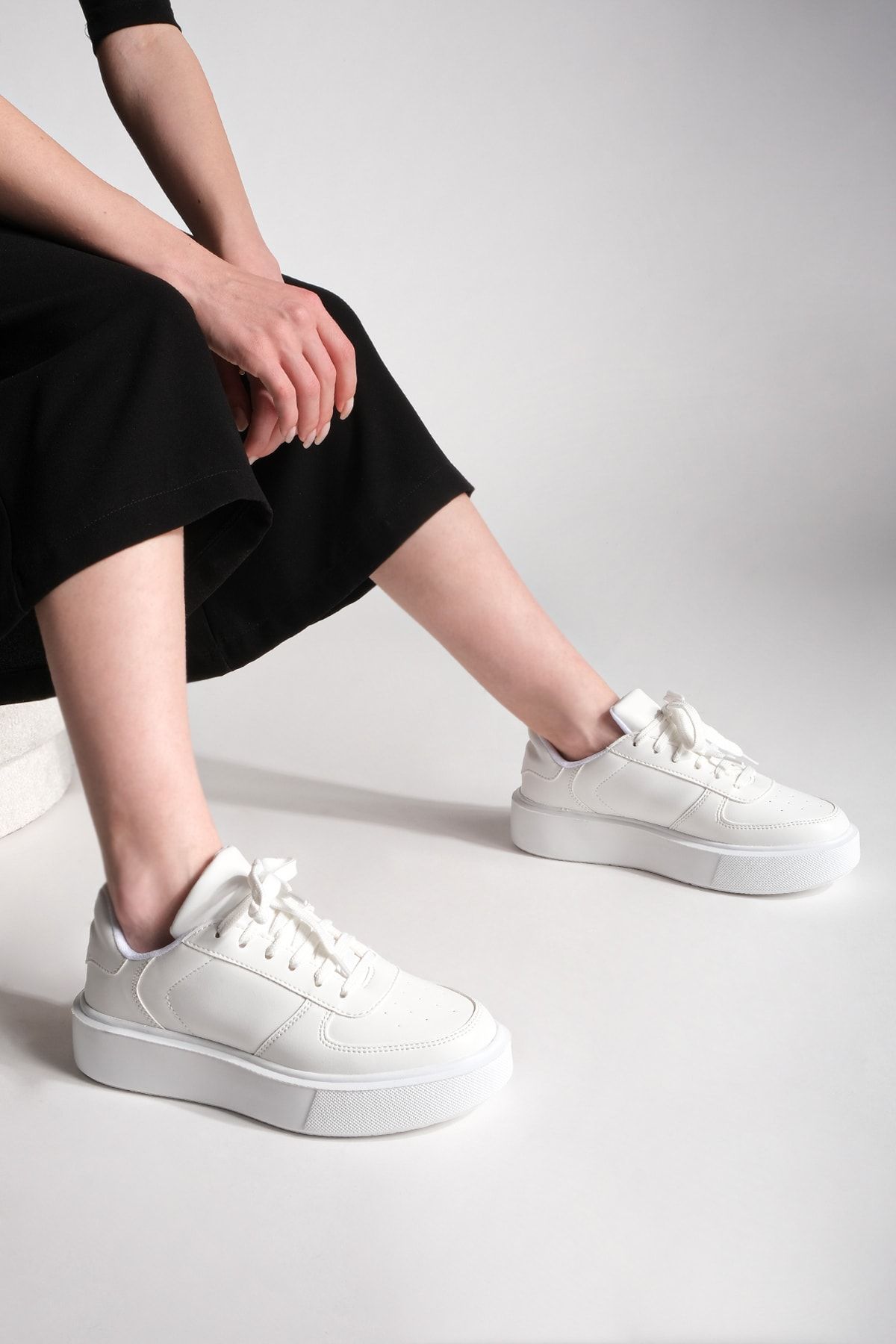 Kadın Sneaker Yüksek Taban Bağcıklı Spor Ayakkabı Azin beyaz
